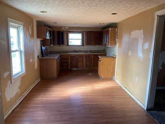 5th image of 109 Hillcrest St
