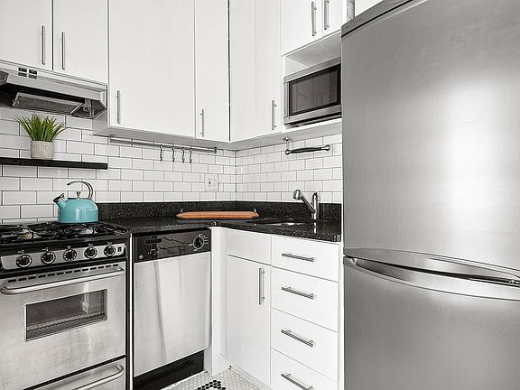 5th image of 214 Riverside Dr APT 113