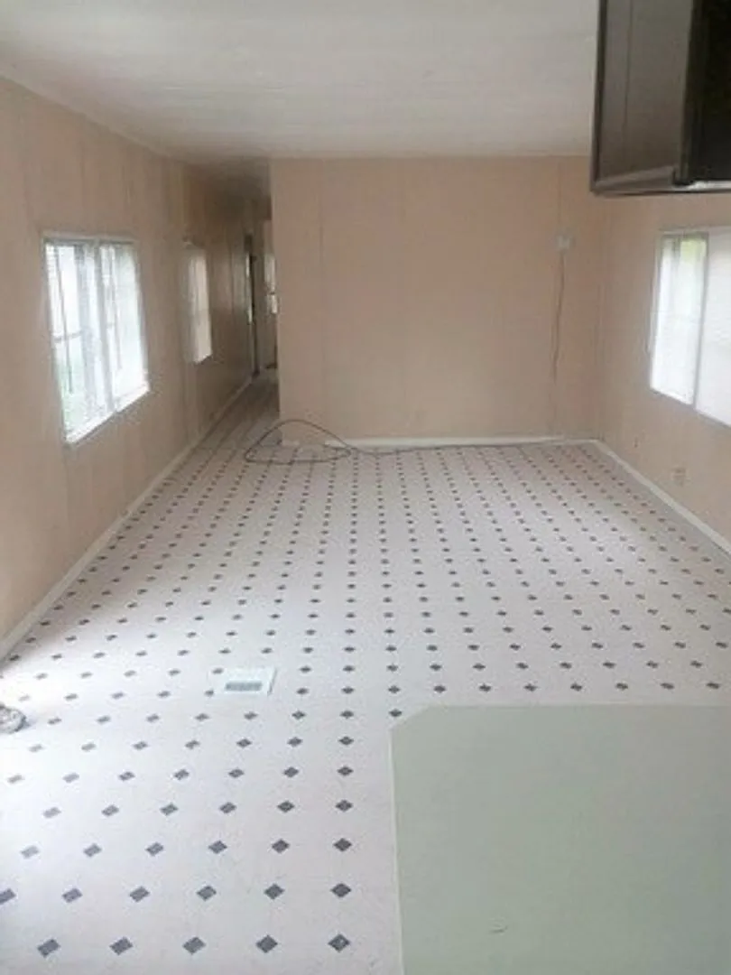 Two Bedroom One Bath Manufactured Home — Photo 3