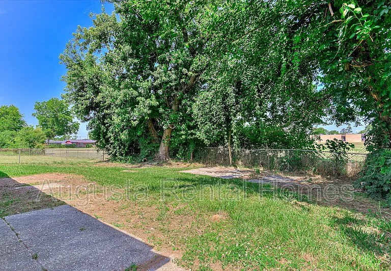 329 E View Dr — Photo 28