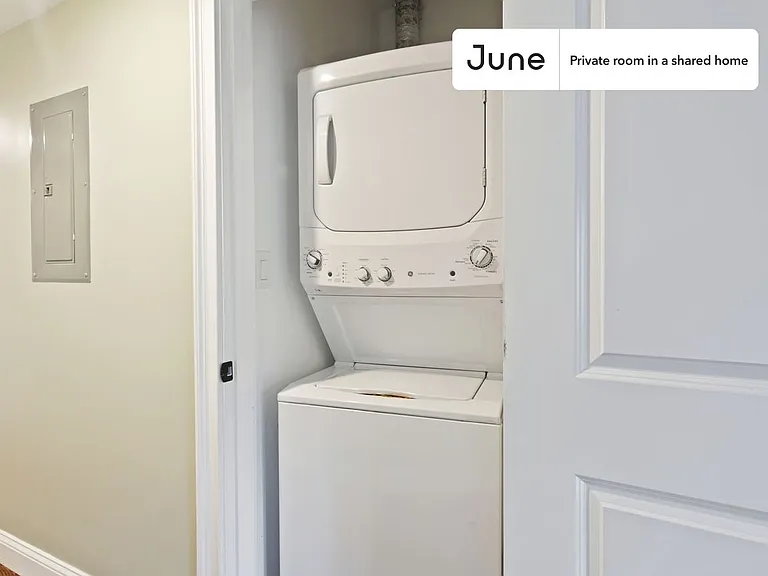 490 Washington St #C — Photo 12