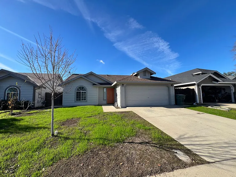 1513 Prospect Ln — Photo 2