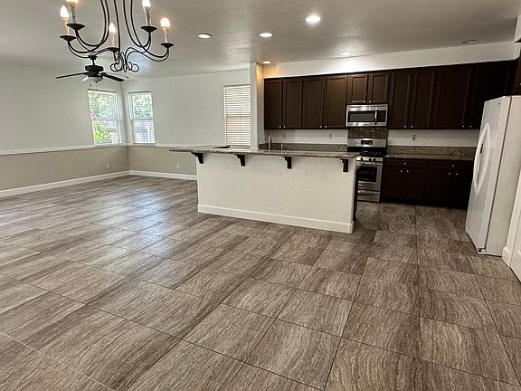 2nd image of 136 Glenwood Cir
