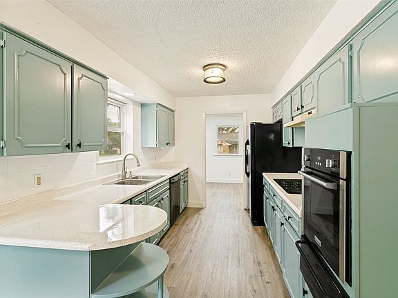 3rd image of 7449 Monterrey Dr