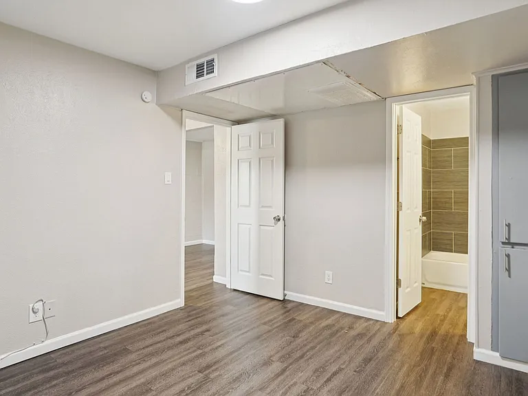 Loft on Louise — Photo 28
