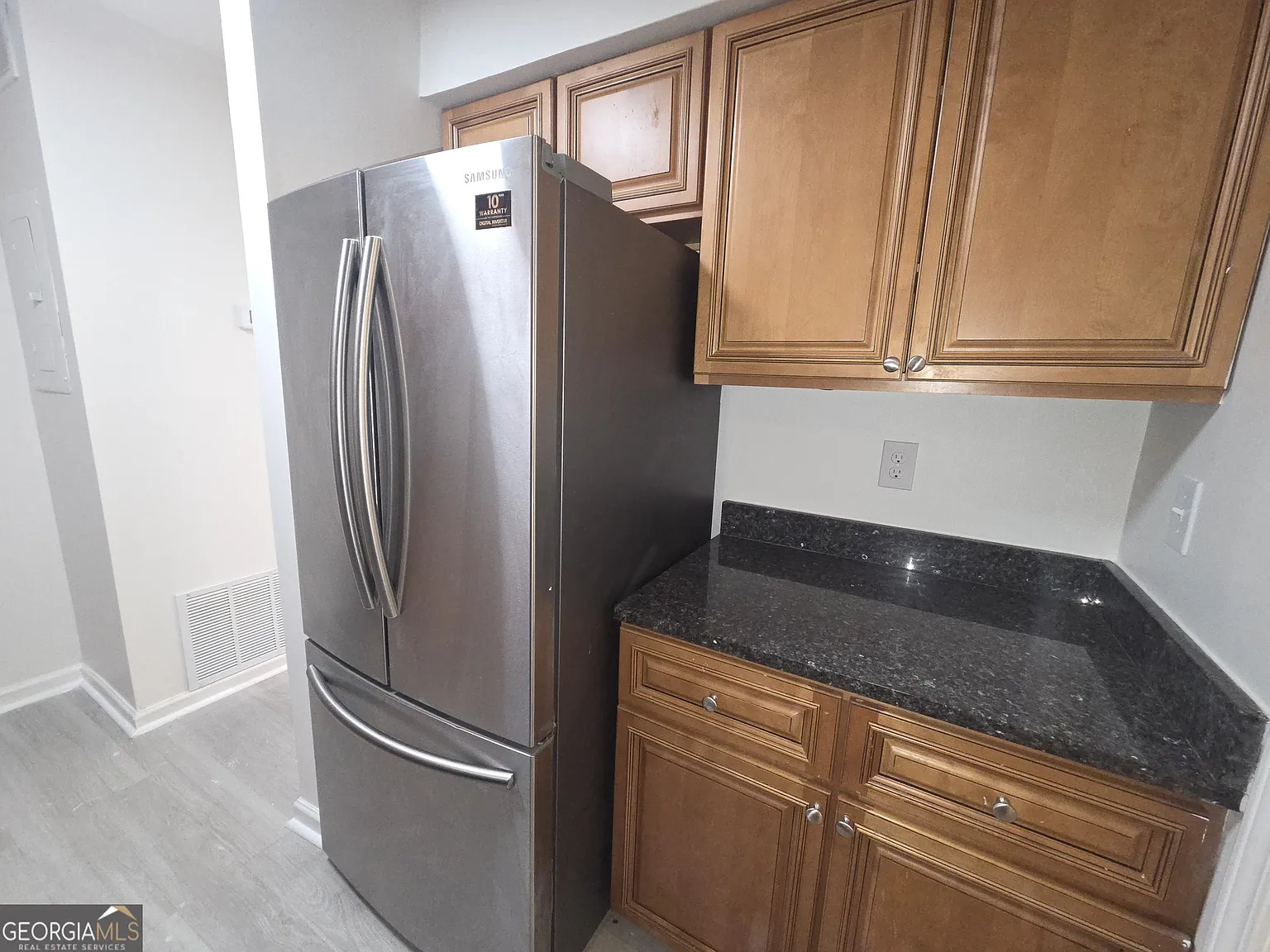 3 bed, 2.0 bath, 1393 sqft, $2,000 — Photo 4