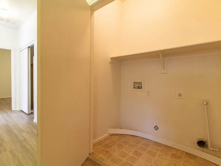 12100 N 89th Dr — Photo 15