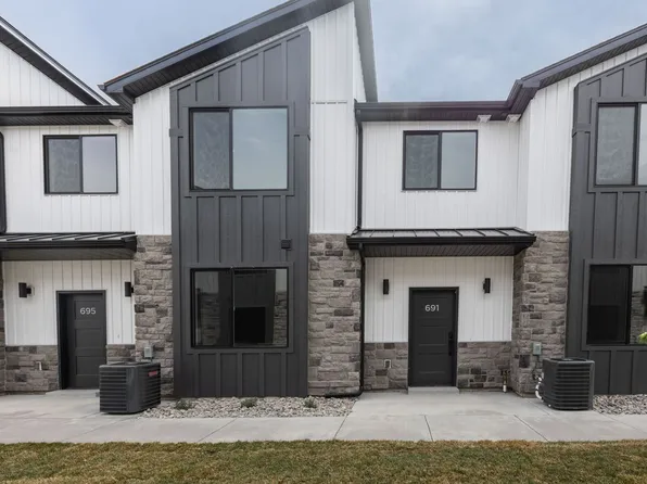 691 S Curlew Dr, Idaho Falls, ID 83401