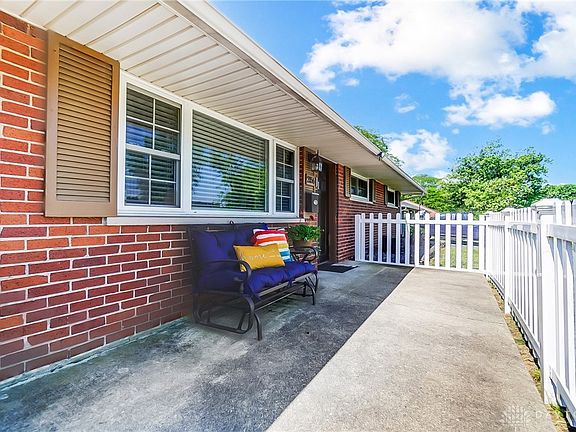 4th image of 2156 Terrylynn Ave