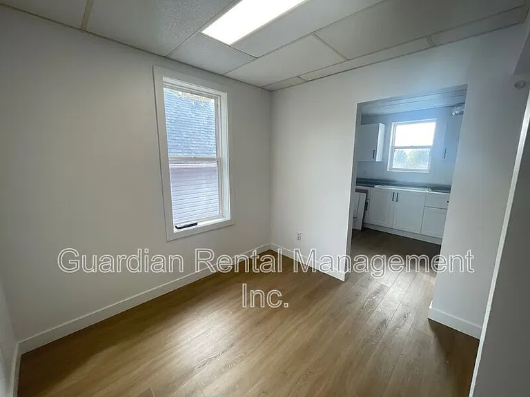 245 McIntyre St #2 — Photo 3