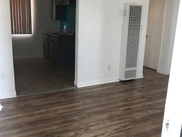 1150 W 88th St — Photo 5