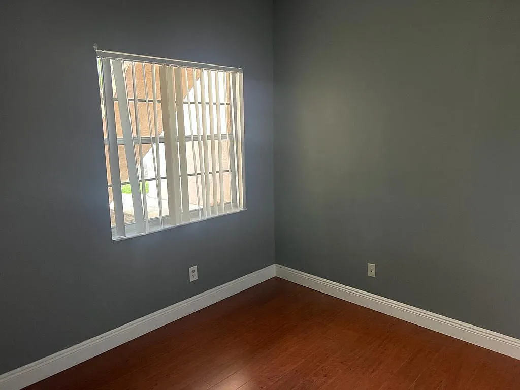 2 bed, 1000 sqft, $2,100 — Photo 4