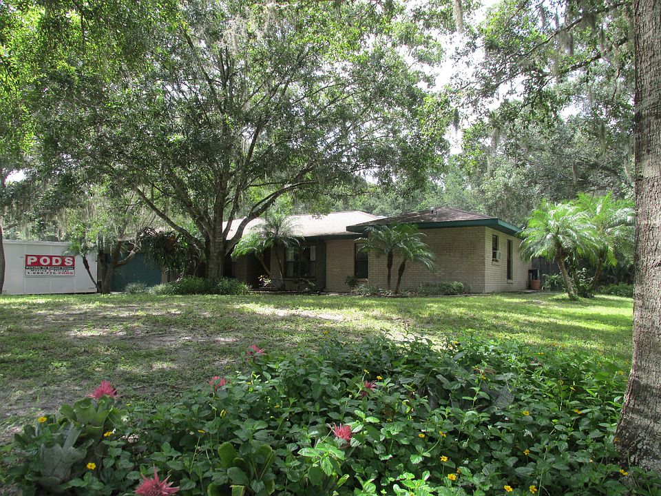 Live in a shady Oak Hammock