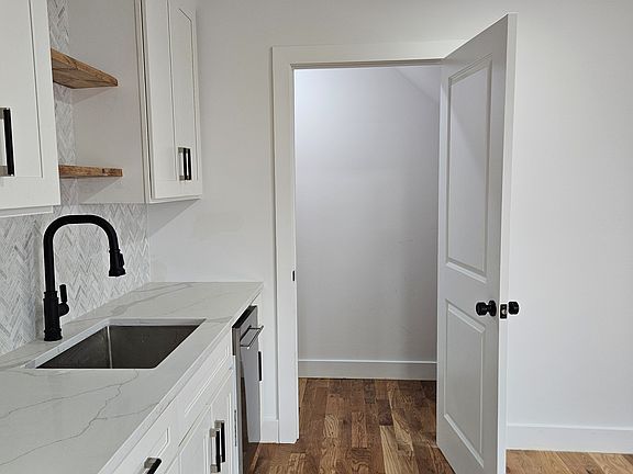5th image of 90 Shrewsbury Ave #2A