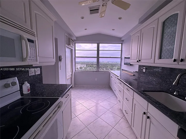 18051 Biscayne Blvd #Penthouse 05 — Photo 19