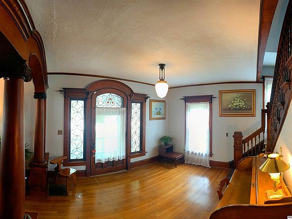 4th image of 38 11th St NE