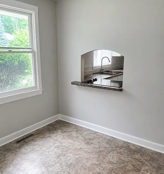 Dining 2 / Eat In Kitchen