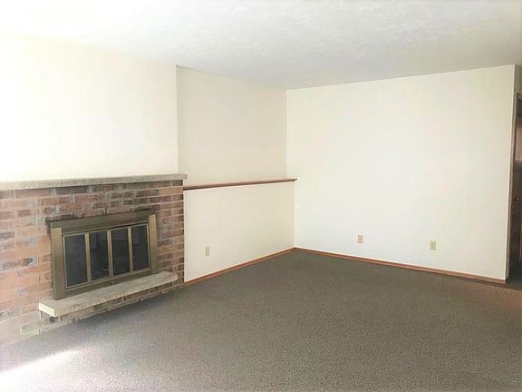 3rd image of 13817 Greenwood Ave N