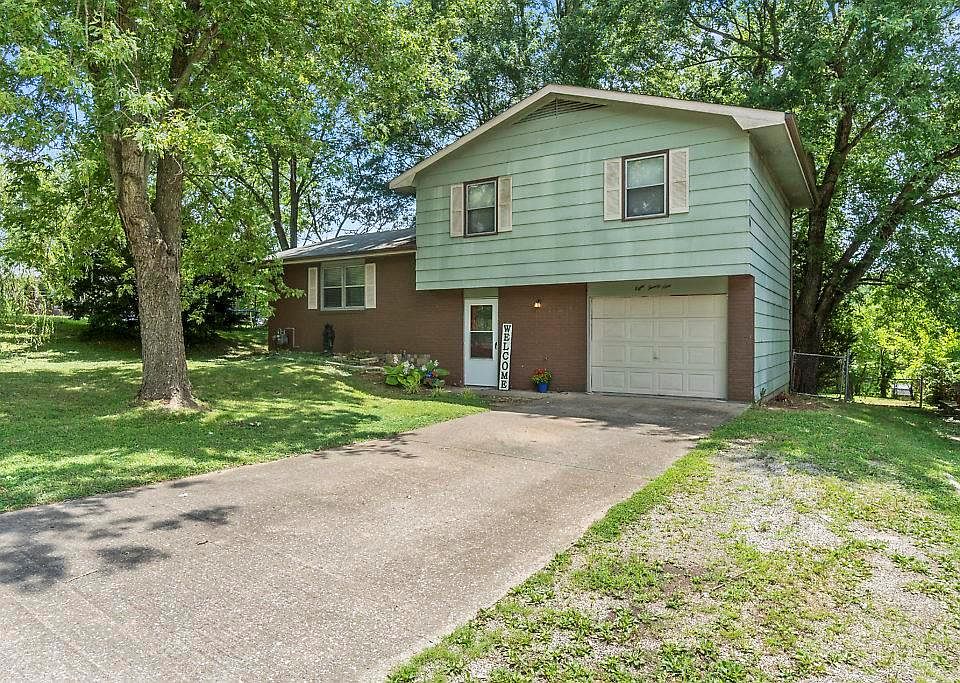 1st image of 829 Francis Dr