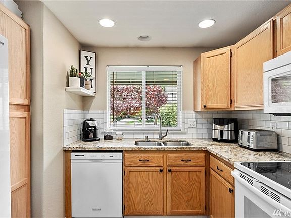 4th image of 6120 76th Ave NE