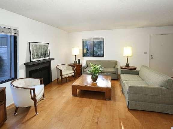 3rd image of 484 Rosemont Ave