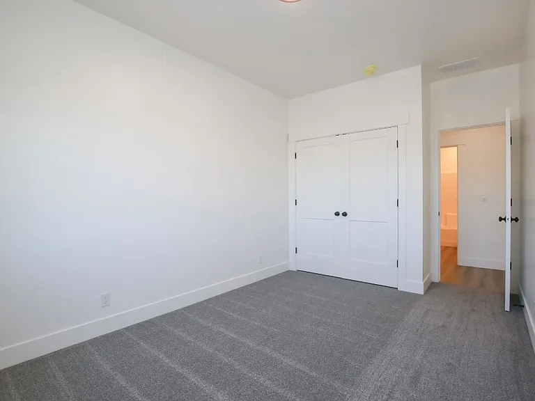 135 NW 4th St — Photo 5
