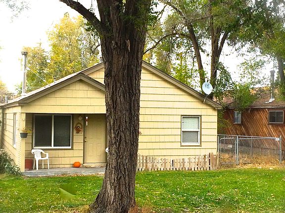 3rd image of 833 NW Cedar Ave