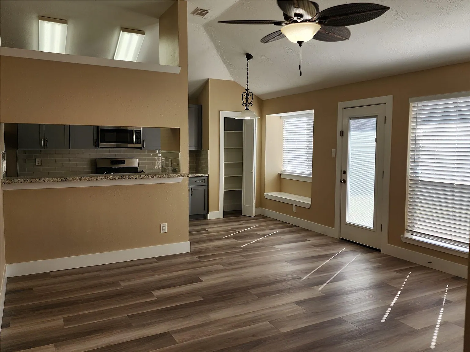3 bed, 2.0 bath, 1892 sqft, $2,275 — Photo 3