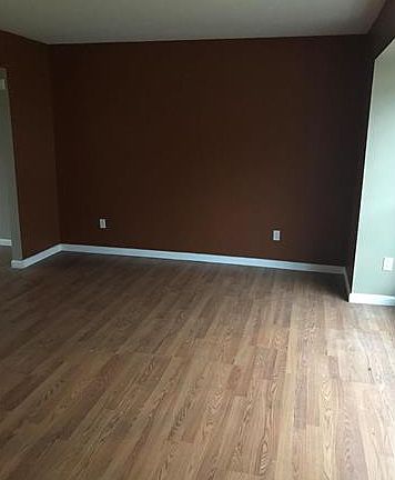 4th image of 1755 Primrose Ln
