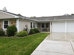 427 Selkirk Dr, Schaumburg, IL 60194