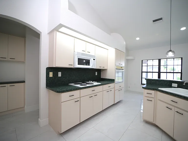 23146 Ambassador Ave — Photo 14