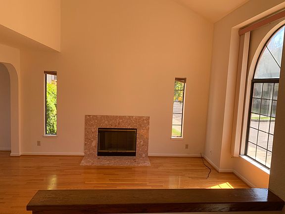 3rd image of 434 Whisman Ct