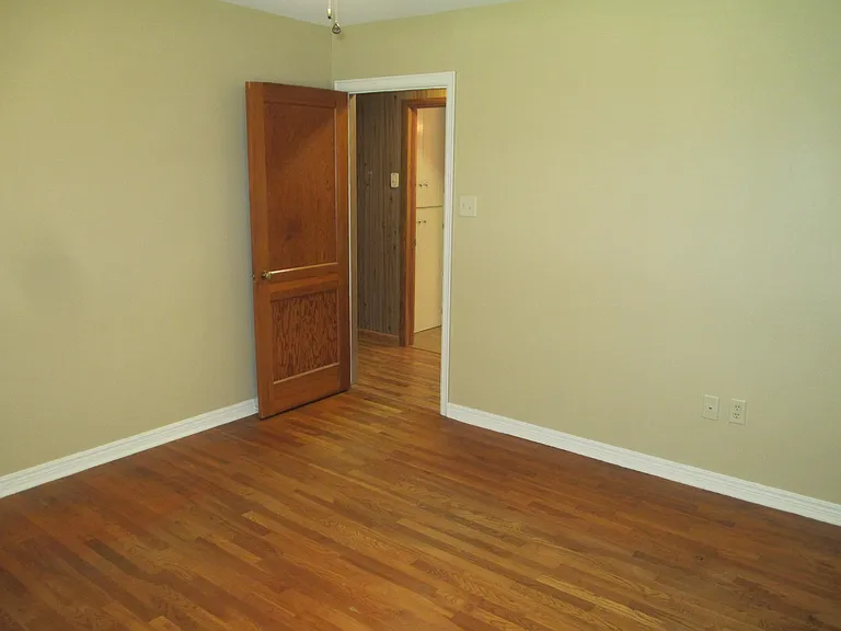 1828 Robins St — Photo 17