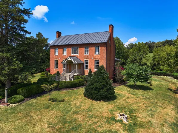 45 Lackey Ln, Natural Bridge, VA 24578