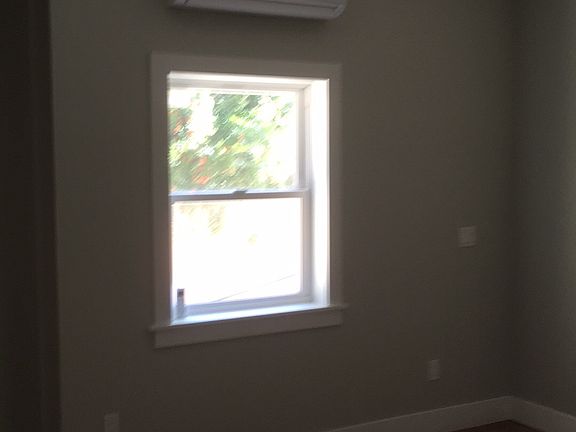 2nd image of 6845 Amestoy Ave