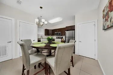3 bed, 2.5 bath, 900 sqft, $3,600 — Photo 3