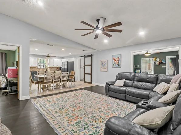 710 Brookhollow Dr, White Oak, TX 75693