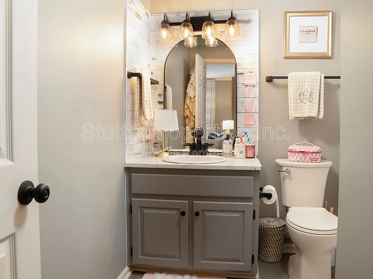 Creekside Apartments — Photo 23
