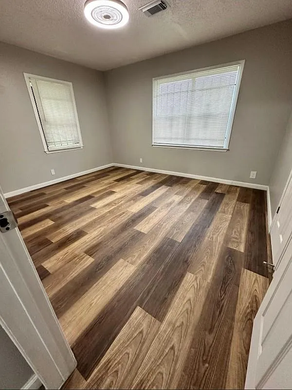 3 bed, 2.0 bath, 1002 sqft, $2,000 — Photo 4