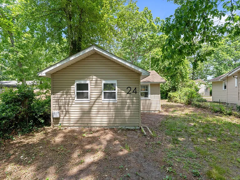 24 Begonia St — Photo 17