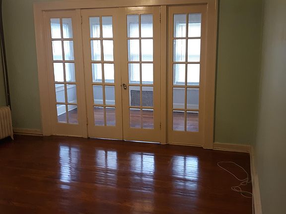 3rd image of 190 Chapman St Floor 1