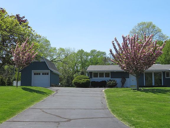 5th image of 4094 N Barclay Dr