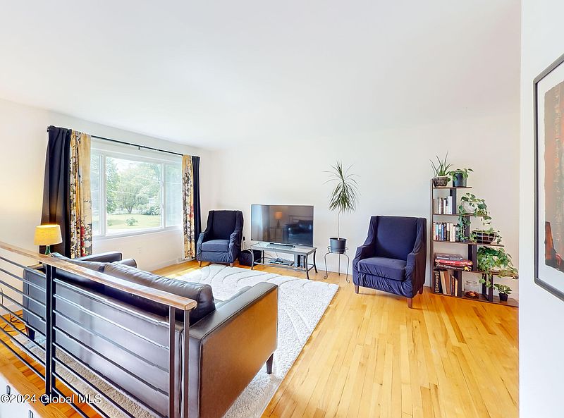 3rd image of 19 Eberle Road