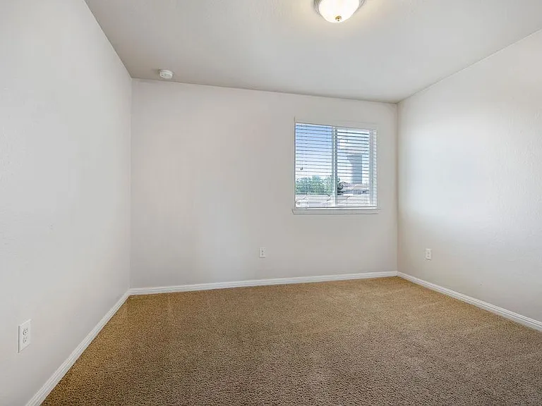 711 Katmai Cir — Photo 24