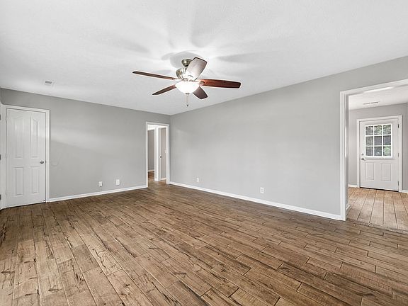 4th image of 1054 Red Apple Ct