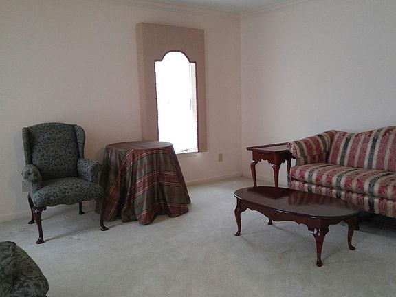 4th image of 819 Regency Dr