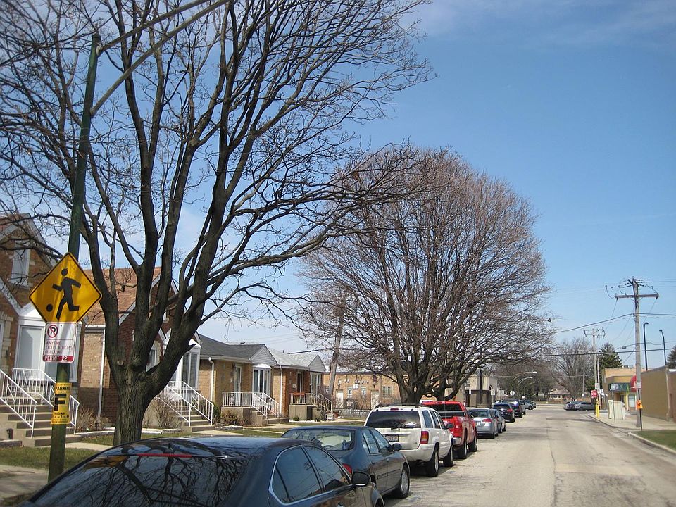 2nd image of 5424 N Neva Ave