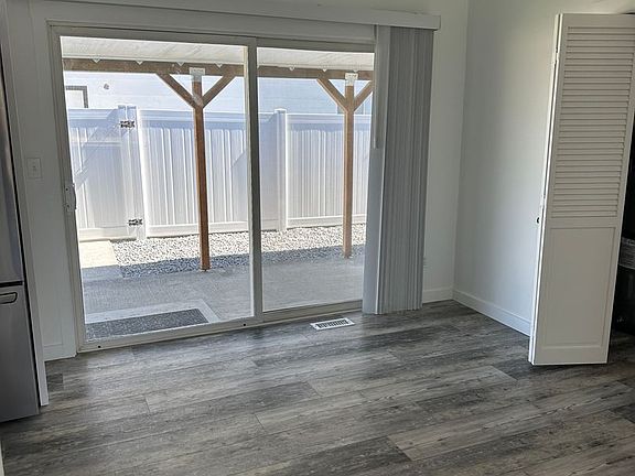 5th image of 803 N Vista Dr