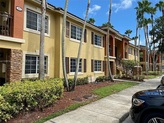 2nd image of 945 NE 34th Ave Unit 202
