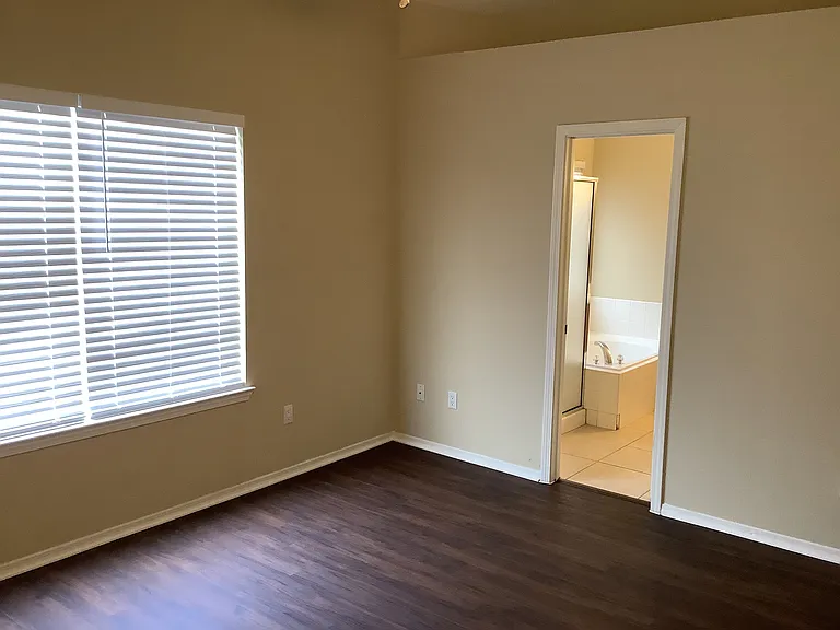 6609 Country Hills Ct NW — Photo 9